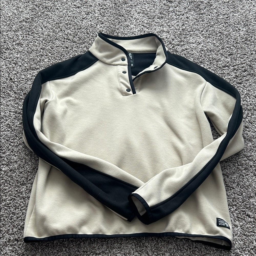 Women’s Mountain Hardwear Black and Cream Jacket